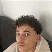 Bref , je m’appelle Louis, j’ai 19 ans. J’ai obtenu mon brevet et mon bac, et je poursuis actuellement mes études supérieures